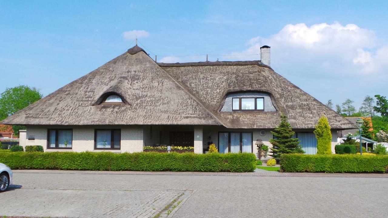 Apartament Ferien Im Reetdachhaus Berumerfehn Zewnętrze zdjęcie